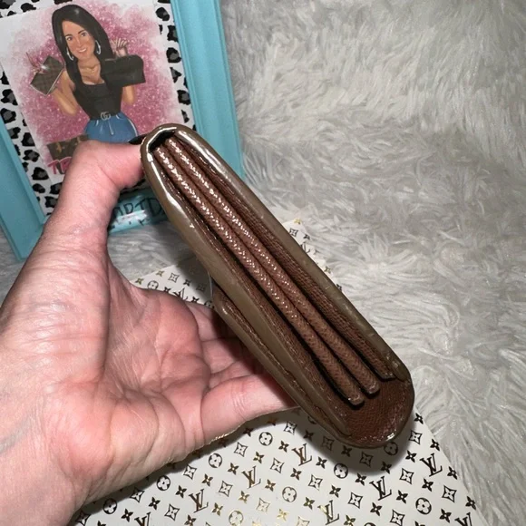 Sarah Wallet - Picture 8 of 11